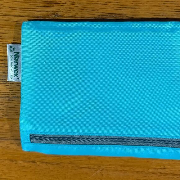 Norwex Counter Cloth Napkins Set of 4 and Wristlet NWT - Picture 15 of 15